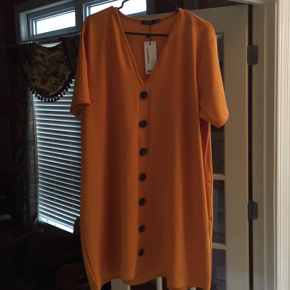 Boohoo mustard front vneck shift dress, SZ 18, NWT